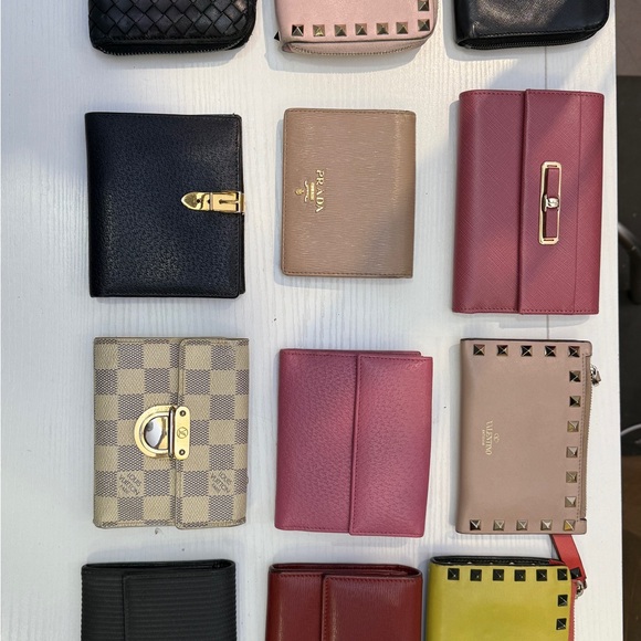 🎁SUNDAY PICK 1 KICK 1 NIGHT DO NOT MISS! LV GUCCI DIOR BURBERRY AND MORE...🤩 - Picture 4 of 4